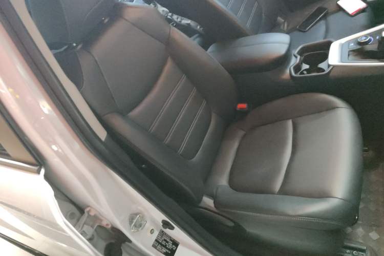 Used Toyota RAV4 2022 Dual-Engine 2.5L E-CVT Four-Wheel Drive Elite Plus Edition Right Front Seat