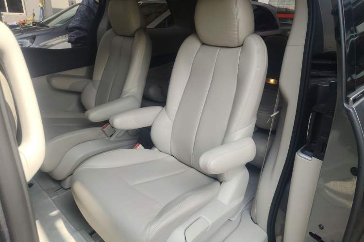 Used Buick GL8 2020 Land Cruiser Executive Class 652T Comfort Model
