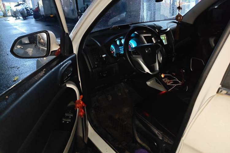 Used CHANGAN CS35 2015 1.6L Manual Luxury Model China IV Standard