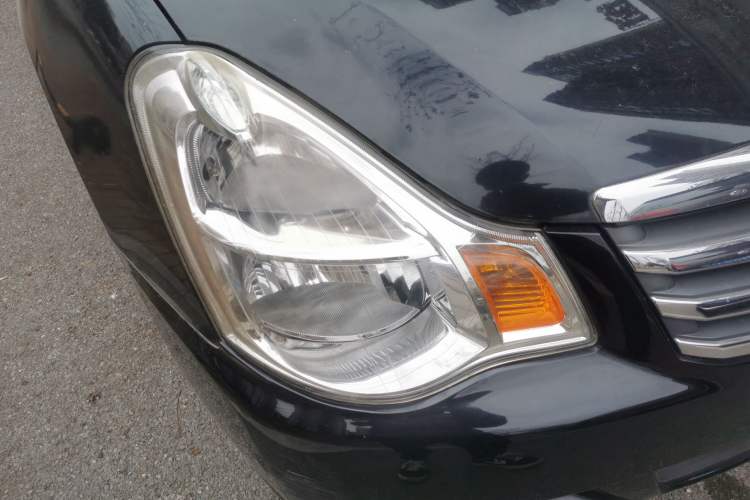 Used Nissan Sylphy 2012 Classic 1.6XE Automatic Comfort Edition Right Front Headlight