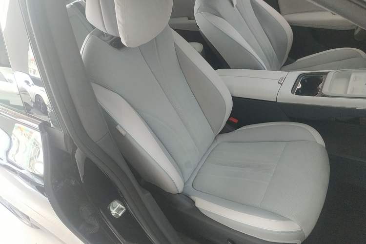 Used VOYAH COURAGE 2024 Long-Range Supercharge Edition Right Front Seat