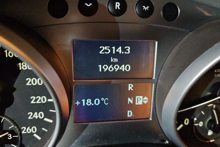 Used Mercedes-Benz M-Class 2010 ML 300 4MATIC