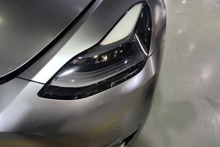 Used Tesla Model Y 2021 Long-Range All-Wheel-Drive Version 3D7
