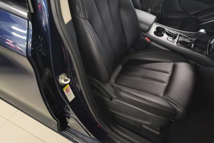 Used BYD Song MAX 2018 1.5T Automatic Smart Connect Elite Model with 6 Seats Right Front Seat