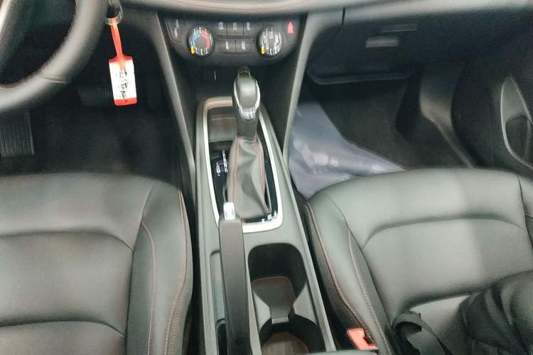 Used Chevrolet Monza 2020 Light Hybrid RS 330T Automatic Comfort Edition Gear Lever