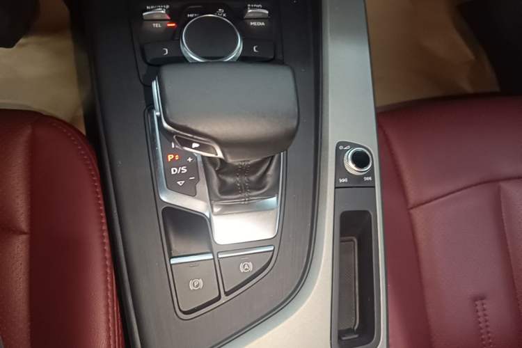 Used Audi A4L 2018 30th Anniversary Edition 30 TFSI Ambition Model Gear Lever