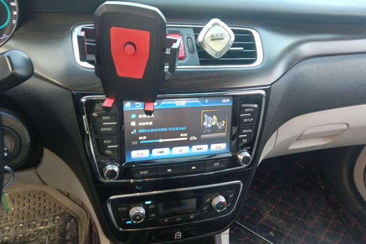 Used JAC Group Heyue 2014 1.5L Manual Luxury Version China IV Standard Audio And AC Panel