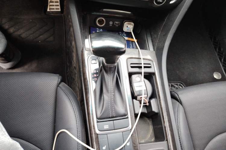 Used Kia K5 2016 2.0L Automatic LUX Gear Lever