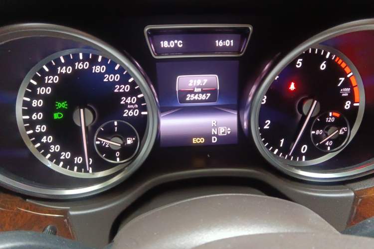 Used Mercedes-Benz M-Class 2014 ML 400 4MATIC Luxury Model
