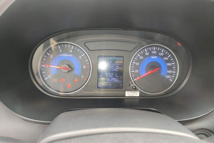 Used Dongfeng Fengon 380 2022 1.5L Comfort-Class Passenger Vehicle (Steel Spring) with 7 Seats
