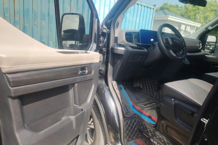 Used Ford Transit T8 2024 T8 2.3T Diesel Automatic Mid-axle Mid-roof 7-seater Business & Travel Edition
