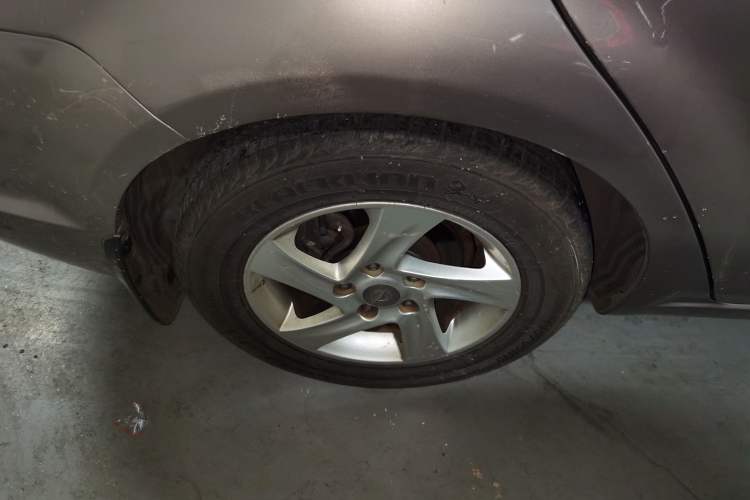 Used Haima Fumei 2011 1.6L Manual Comfort Edition Right Front Wheel Hub