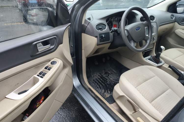 Used Ford Focus 2011 Sedan 1.8L Manual Comfort Model
