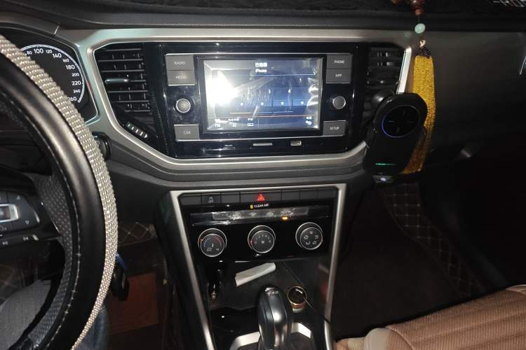 Used Volkswagen T-ROC 2019 230TSI DSG Two-Wheel-Drive Advanced Version China VI Standard Audio And AC Panel