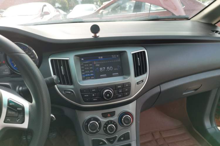 Used Cowin C3 2015 1.5L Manual Gold Diamond Edition Audio And AC Panel