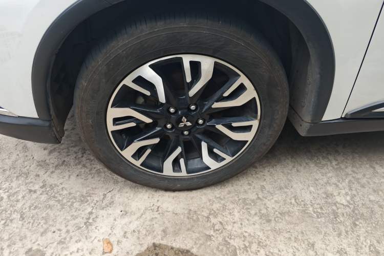 Used Mitsubishi Outlander 2019 2.0L Two-Wheel Drive Comfort Edition 5 Seats China VI Standard