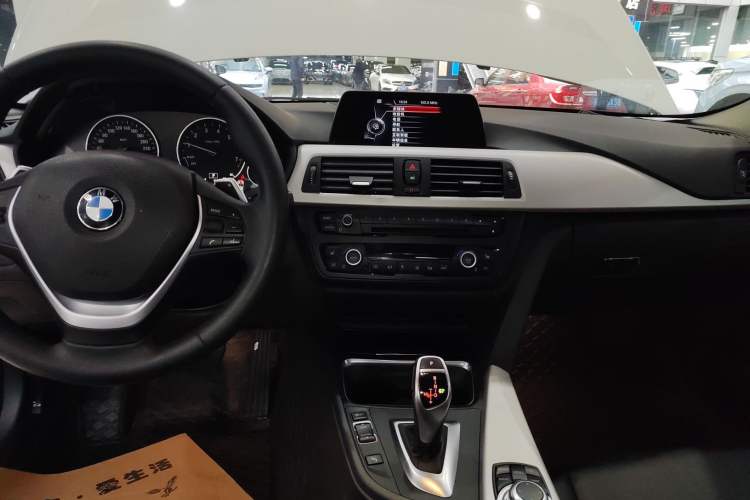 Used BMW 3 Series 2015 328Li Fashion Model Audio And AC Panel