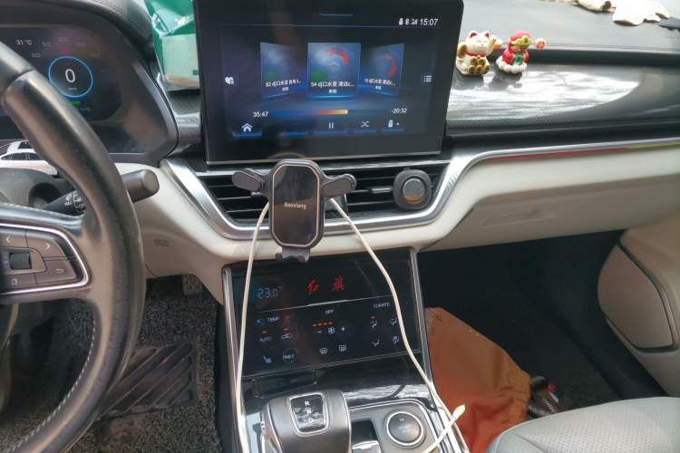 Used Hongqi E-HS3 2019 Zhilian Qiyue Two-Wheel Drive Version Audio And AC Panel