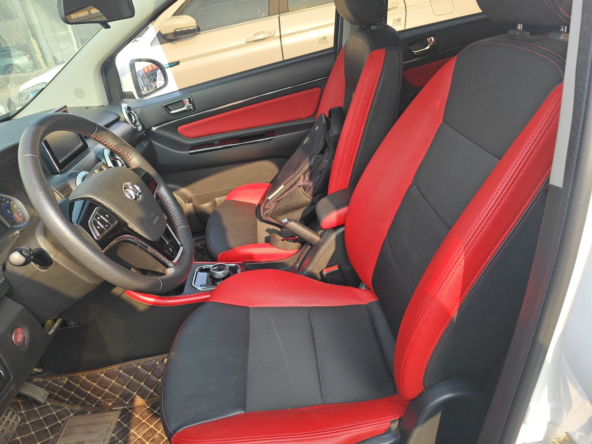 Переднее сиденье в автомобиле