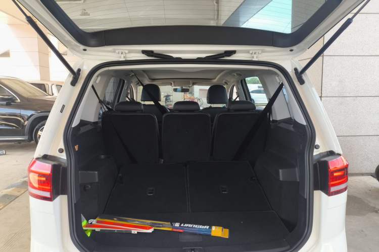 Used Volkswagen Touran 2018 Volkswagen Touran L 280TSI DSG Comfort Edition 7 Seats China VI Standard