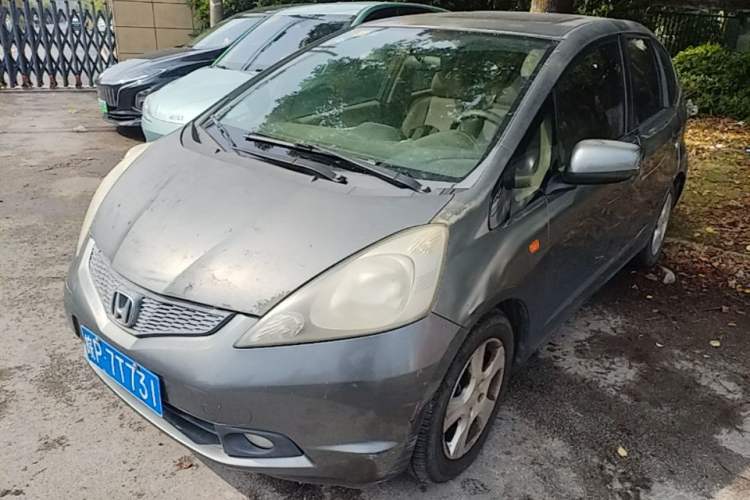 Used Honda Fit 2008 1.5L manual luxury version