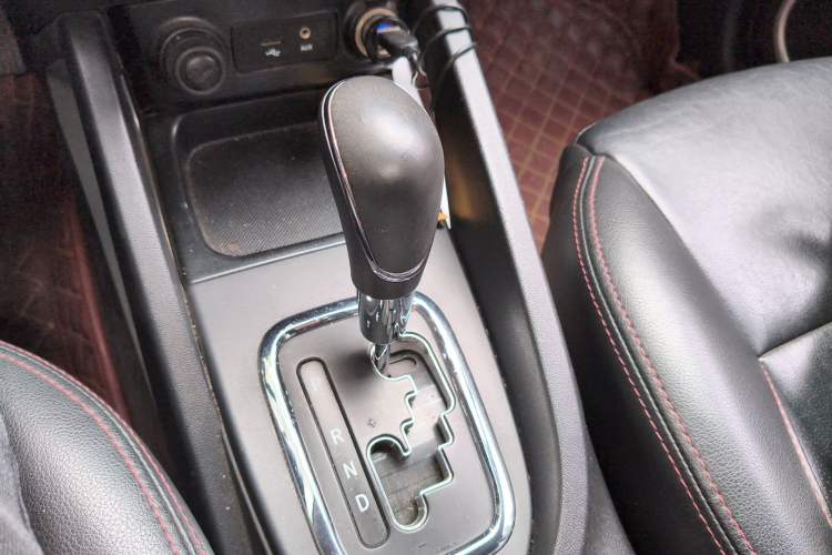 Used CHANGAN CS35 2015 1.6L Automatic Luxury Model China IV Standard Gear Lever