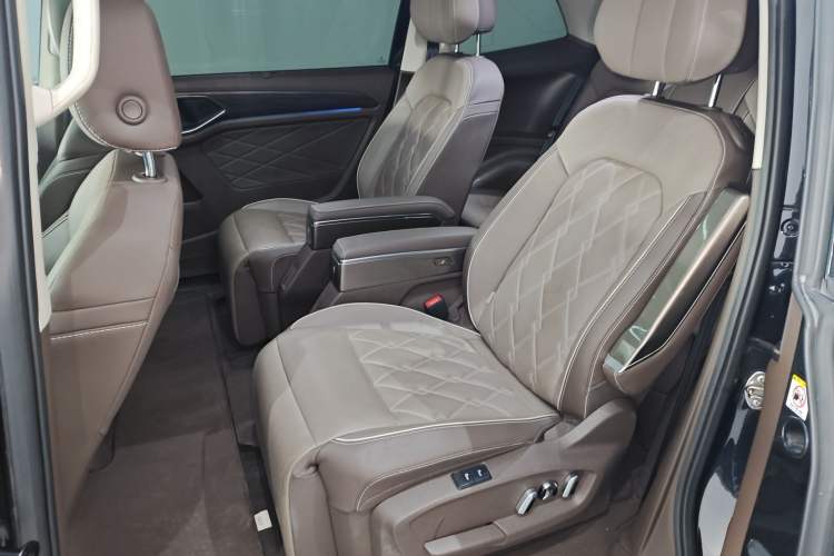 Used Volkswagen Viloran 2023 380TSI Prestige Edition Left Rear Seat