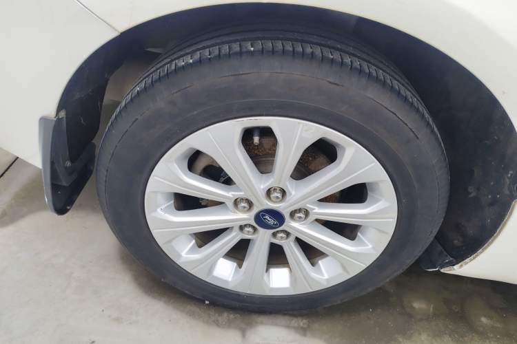 Used Ford Escort 2015 1.5L Automatic Fashion Model Right Rear Wheel Hub