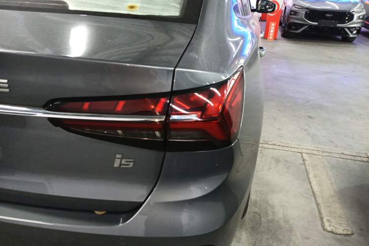 Used Roewe i5 2021 1.5L CVT Platinum Edition
