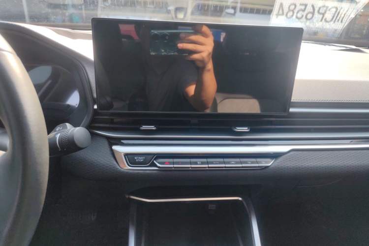 Used Geely Auto Emgrand 2023 4th Generation Champion Edition 1.5L CVT Prestige Model Audio And AC Panel