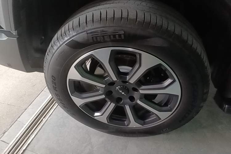 Used Formula Leopard 5 2023 Navigator Edition Right Rear Wheel Hub