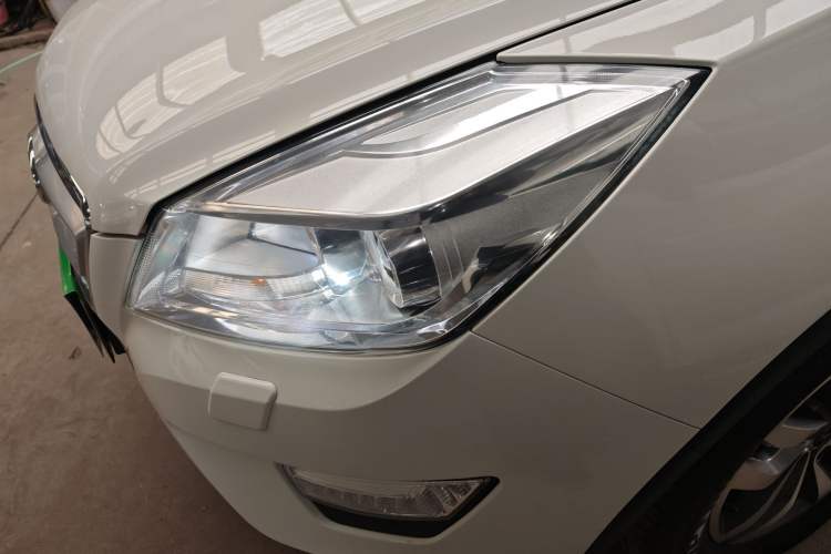 Used BAIC Senova X65 2015 2.0T automatic luxury version
