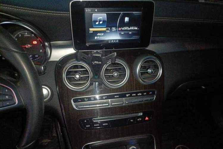 Used Mercedes-Benz GLC 2018 Facelifted GLC 260 4MATIC Dynamic Edition Audio And AC Panel