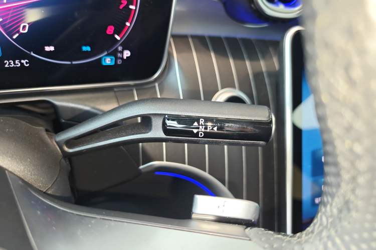 Used Mercedes-Benz C-Class 2024 Facelifted C-Class 260 L Night Edition Sports Version Gear Lever