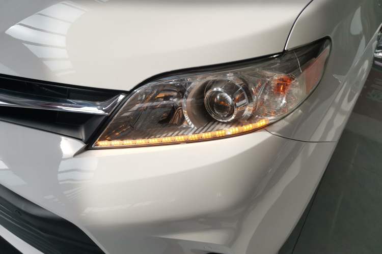 Used Toyota SIENNA 2018 3.5L Four-Wheel Drive LE Trim 7 Seats U.S. Specification
