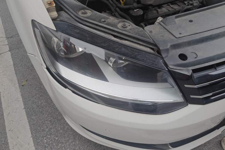 Used Volkswagen Sharan 2013 1.8TSI Standard Model Euro IV Right Front Headlight