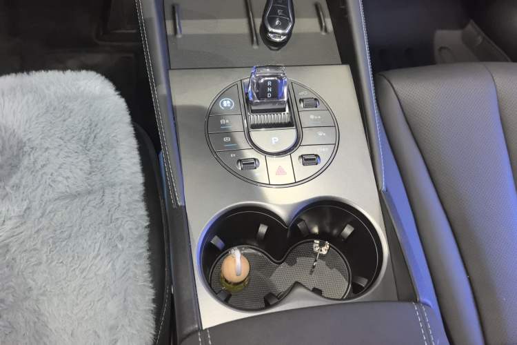 Used BYD Seal 06 New Energy 2024 DM-i 80KM Prestige Model Gear Lever