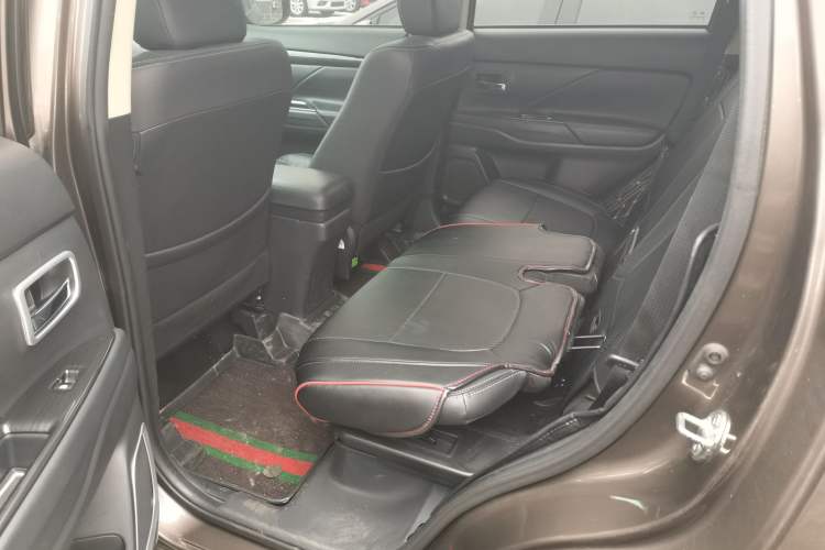 Used Mitsubishi Outlander 2018 2.4L 4x4 Luxury Edition 7-Seater