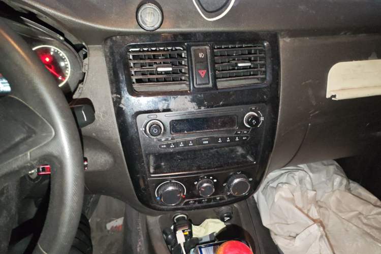 Used Wuling Rongguang V 2018 1.5L Standard Version Audio And AC Panel