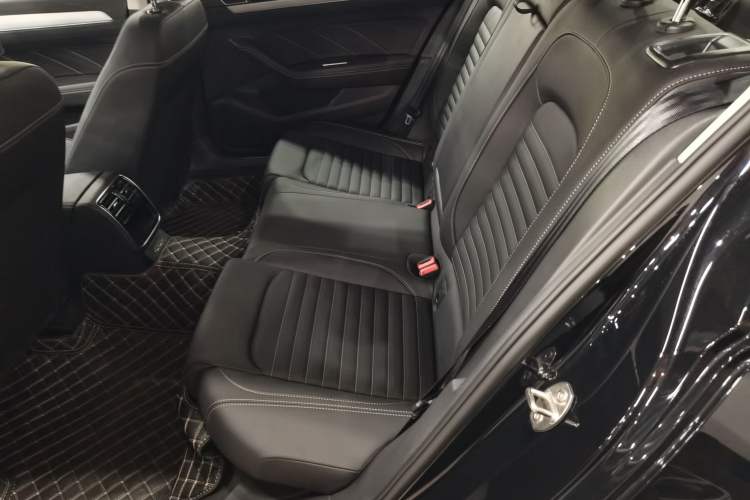 Used Volkswagen Magotan 2023 2 Million Units Limited-Edition 280TSI DSG Comfort Version Left Rear Seat