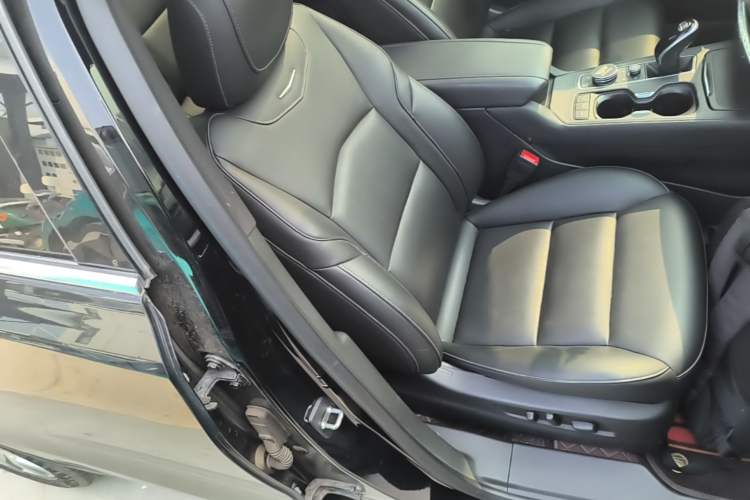 Used Cadillac XT4 2020 Revised Version 28T Two-Wheel Drive Leading Edition Right Front Seat