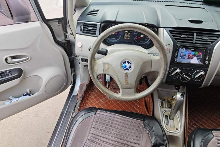 Used Venucia D50 2015 1.6L Automatic Fashion Edition
