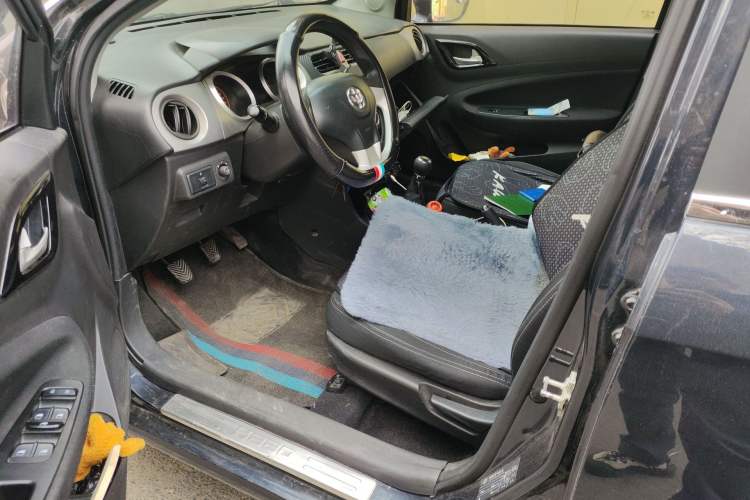 Used Brilliance H220 2014 1.5L Manual Elite Model
