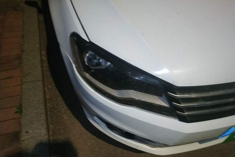 Used Volkswagen Bora 2015 Value Edition 1.6L Manual Fashionable Style Right Front Headlight