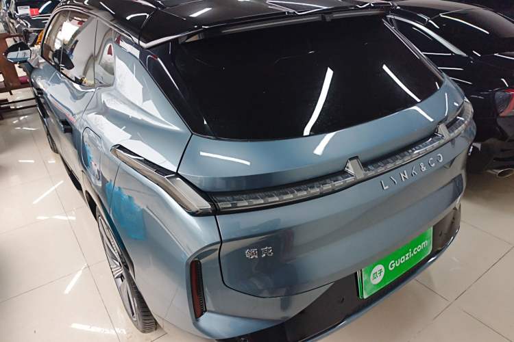 Used Lynk & Co 08 EM-P 2025 220 km All-Wheel-Drive Performance Halo