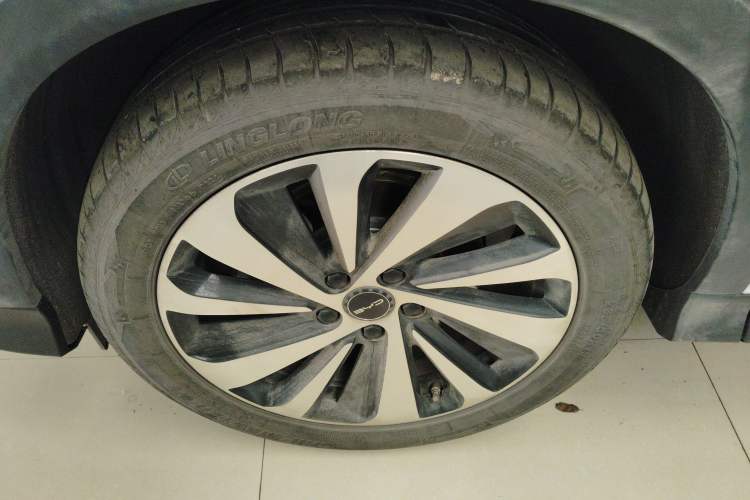 Used BYD Song PLUS New Energy 2024 HONOR Edition DM-i 110km Flagship Model Left Front Wheel Hub