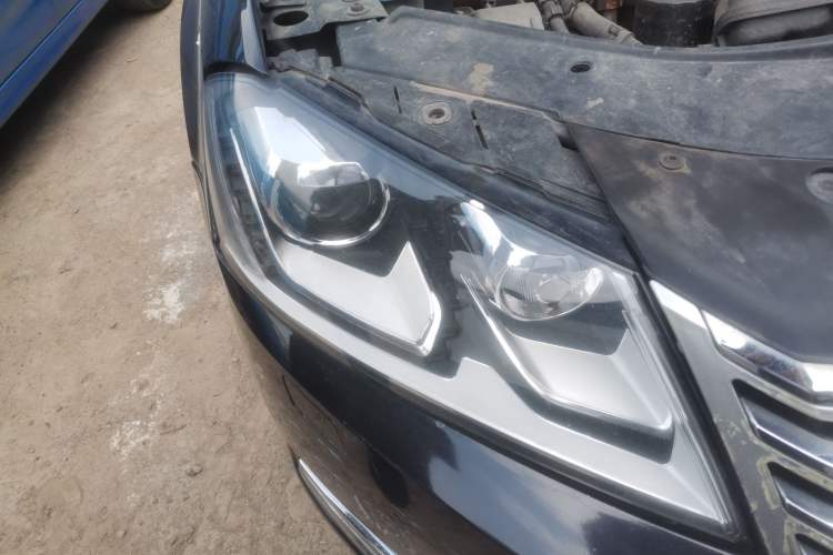 Used Volkswagen Magotan 2012 1.8TSI Luxury Model Right Front Headlight