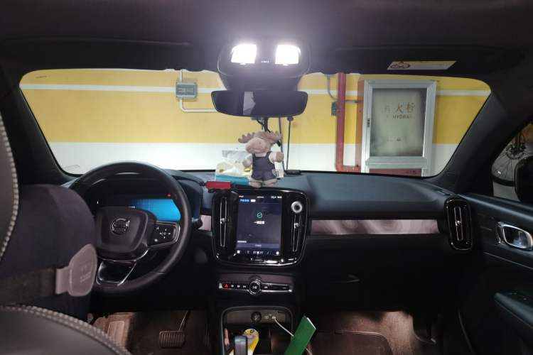 Used Volvo C40 2023 Long-Range PRO Version
