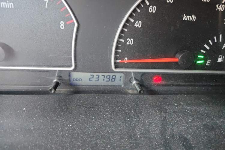 Used Dongfeng Shuaike 2013 Revised Version 1.5L Manual Comfort Trim 7 Seats China IV Standard
