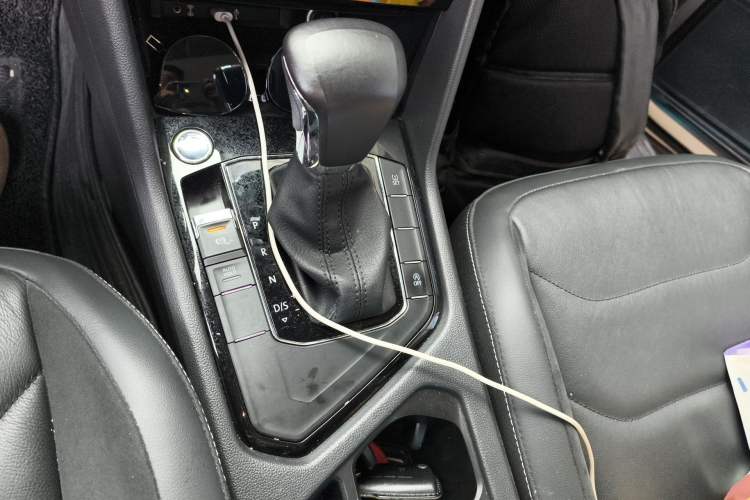 Used Volkswagen Tiguan L 2017 330TSI Automatic Two-Wheel Drive Luxury Edition Gear Lever